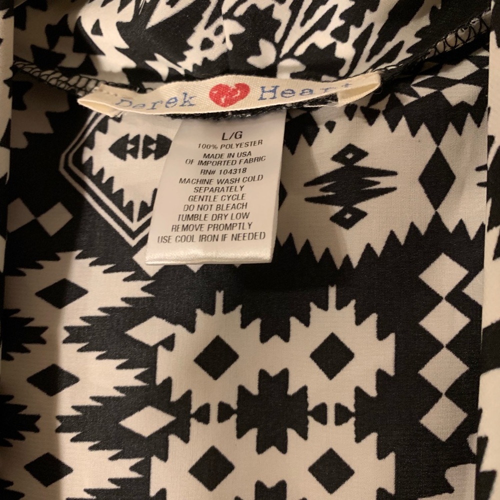 Derek Heart Top Open Front Wrap Tribal - Picture 4 of 5